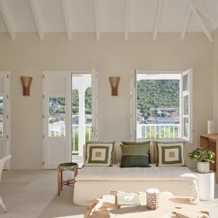 2.3 avee view living room