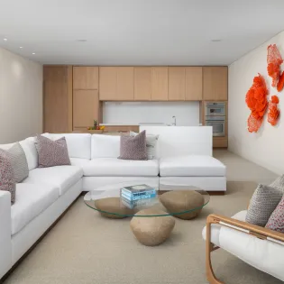 2.3 b.e. north shore ocean front beach house 4bd kitchen living