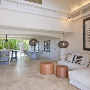 2.3 bonbonniere living room