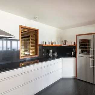 2.3 kyr kitchen