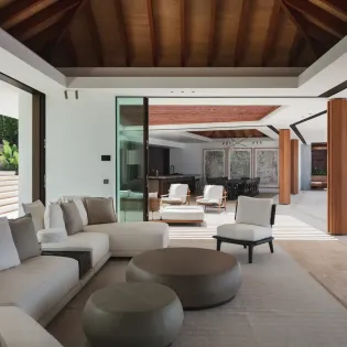 2.3 omai zile living room