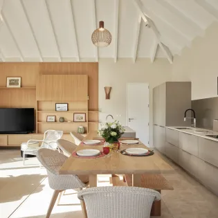 2.4 avee view living room