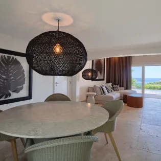 2.4 bonbonniere living room