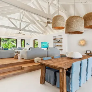 2.4 casa aquila living room