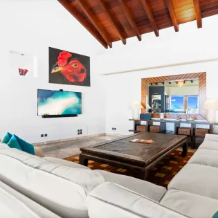 2.4 casa de la playa living room