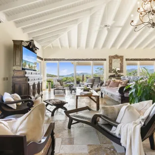 2.4 maison de reve kitchen & living room