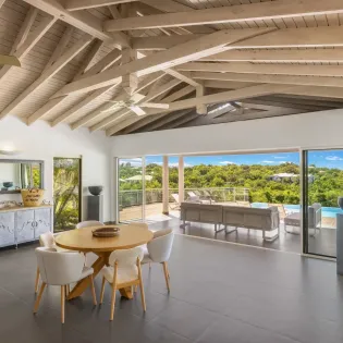 2.4 no limit living room