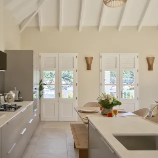 2.5 avee view living room