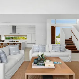 2.5 b.e grace bay ocean view 5bd kitchen living