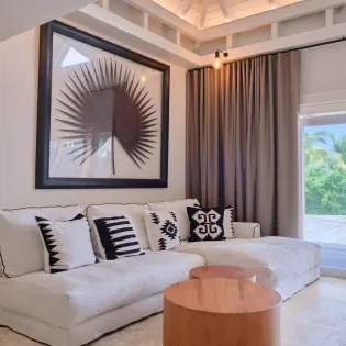 2.5 bonbonniere living room