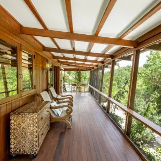 2.5 the catch interior