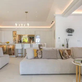 2.5 white sun living room