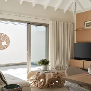 2.6 avee view living room