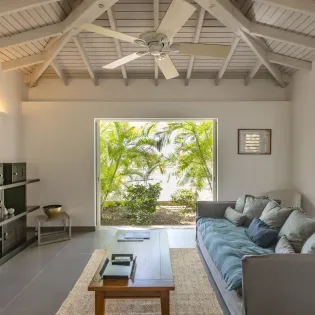 2.6 no limit living room