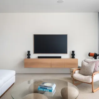 2.7 b.e. north shore ocean front beach house 4bd kitchen living