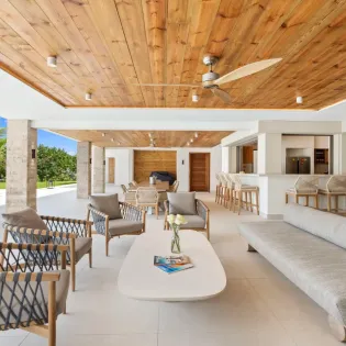 2.7 casa aquila living room