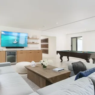 2.8 seafire living room