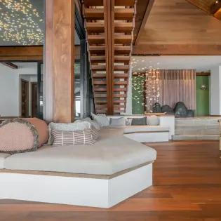 22 cape stout livingroom