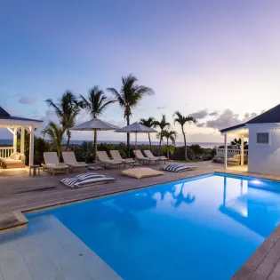 25 coco paillette villa by night