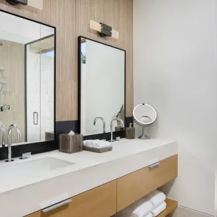 25 footprints bedroom 8