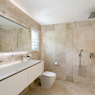 8 CaribbeanStone Bathroom2