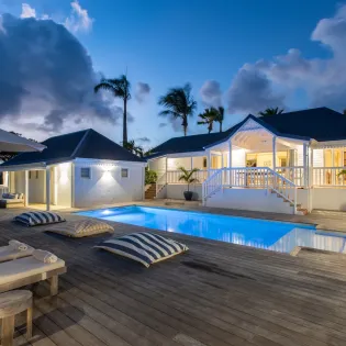 28 coco paillette villa by night