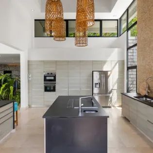 3.1 emeraude kitchen