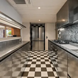 3.1 goldeneye kitchen