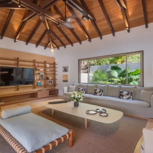 3.1 linda living room