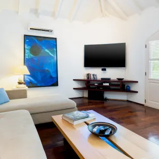 3.1 manoir de lurin tv room