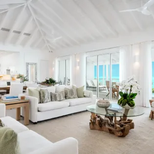 3.1 oceanside tower living room