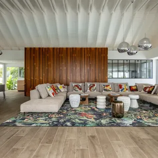 3.1 wine note living room