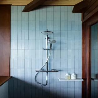 3.10 bali cliff outdoor shower