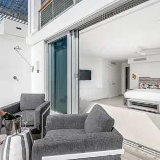 3.2 b.e grace bay ocean view 6bd guest king basement