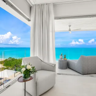 3.2 b.e. grace bay beachfront 5bd bedroom 1