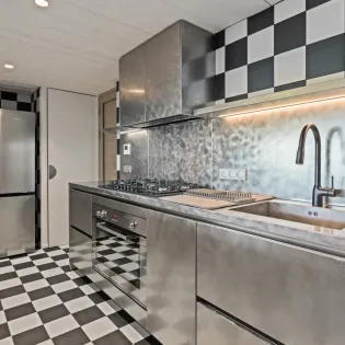 3.2 goldeneye kitchen