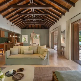 3.2 linda living room