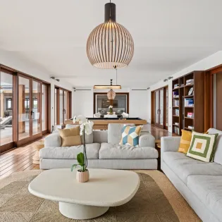 3.2 sixieme sens living and dining room