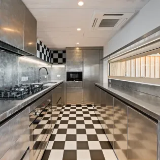 3.3 goldeneye kitchen