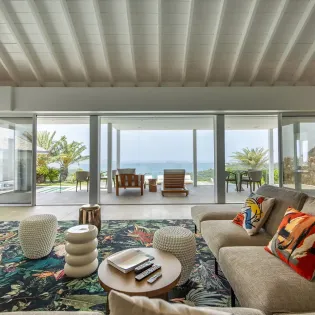 3.3 wine note living room