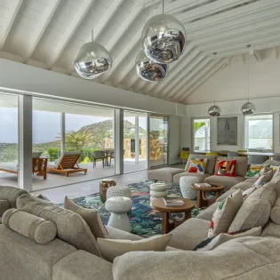 3.4 wine note living room