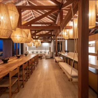 3.5 manoir voltaire exterior nightly 3