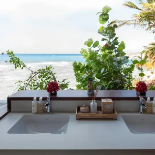 3.9 bali cliff outdoor bathroom