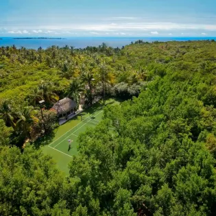 32 musha cay tennis court