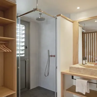 4.1 avee view bathroom 1