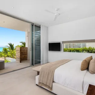 4.1 b.e. grace bay beachfront 5bd bedroom 2