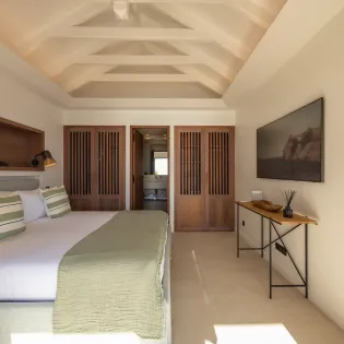 4.2 sophie bedroom 1