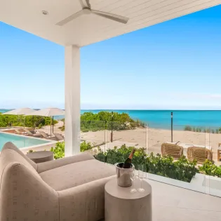 4.3 b.e. grace bay beachfront 5bd bedroom 2