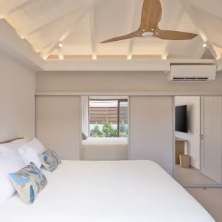 4.3 crystal blue bedroom 1