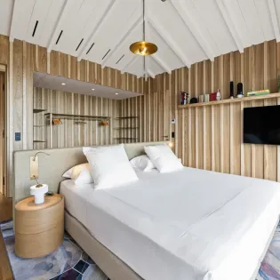 4.3 goldeneye bedroom 1